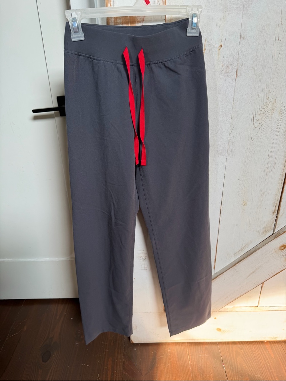 Woman’s Figs Gray Pants with Red Drawstring 0377